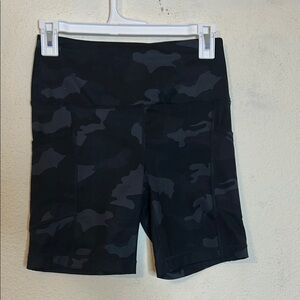 Yogalicious Black Bike Shorts with Sleek Camo Design